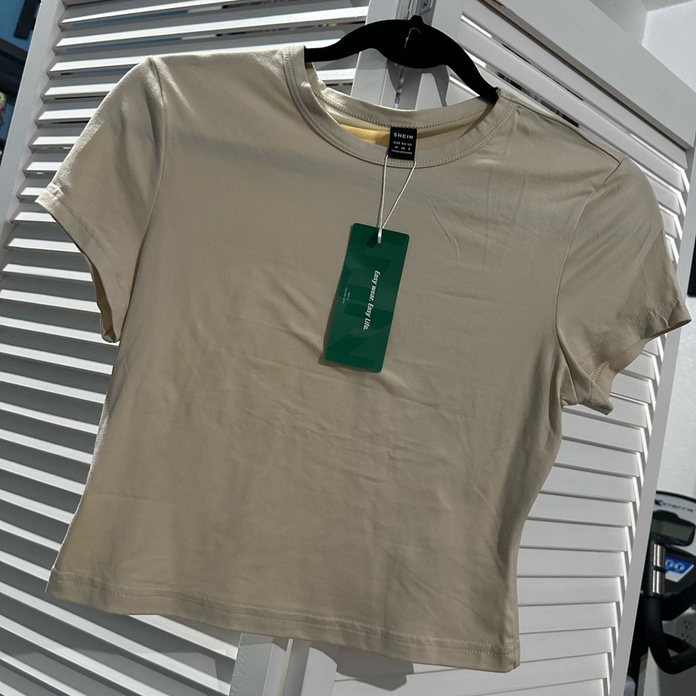 SHEIN Cream Short Sleeve Tee